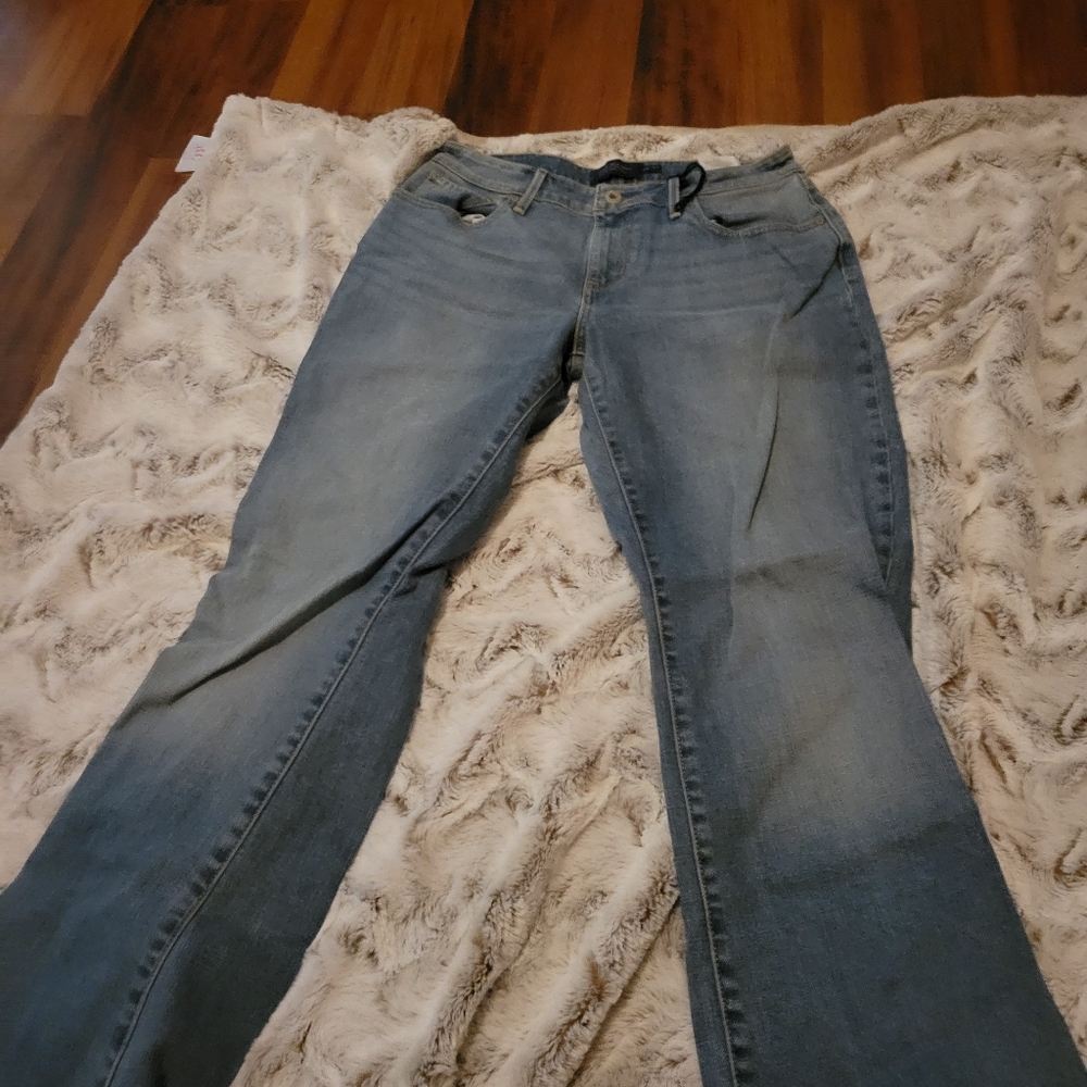 LEVI BOLD CURVY
